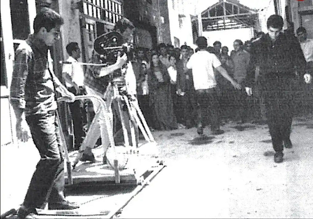 عکس بهروز وثوقی، عوامل و مردم سر صحنه فیلم قیصر