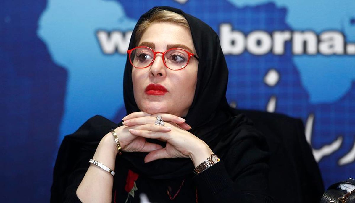 خودنمایی ژیلا صادقی با انگشترهای طلای گران‌قیمتش در یک سلفی جنجالی!+ عکس