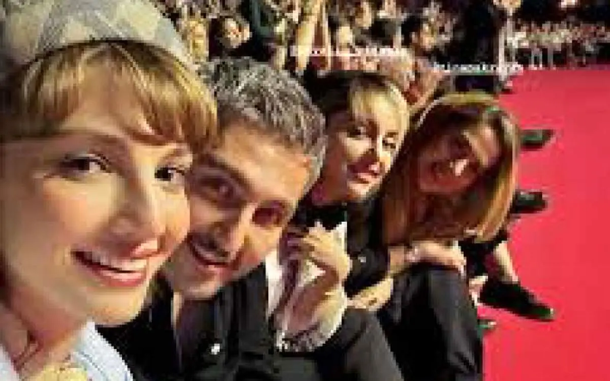 لحظه‌های جادویی کنسرت علی‌رضا قربانی؛ همخوانی مهسا حجازی، نازنین بیاتی و الناز حبیبی با صدایی ماندگار + ویدیو