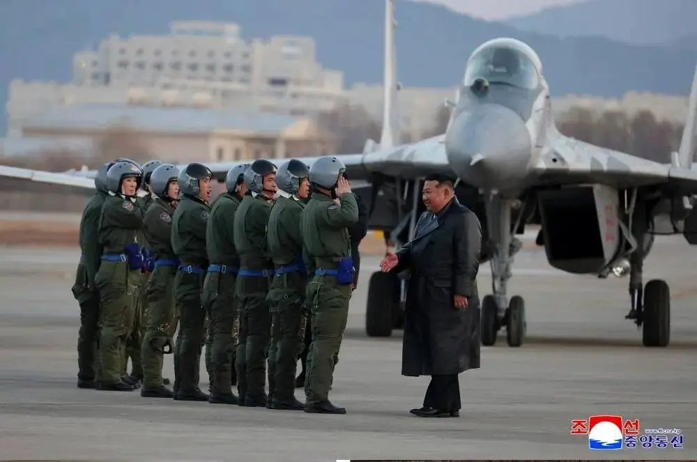 زنان خلبان در آسمان سرزمین ممنوعه | تصاویر