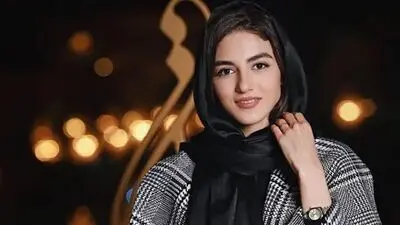 بیوگرافی پردیس پورعابدینی، بازیگر سریال سرخ و سیاه + عکس خانوادگی در کنار همسر مو فرفری‌اش