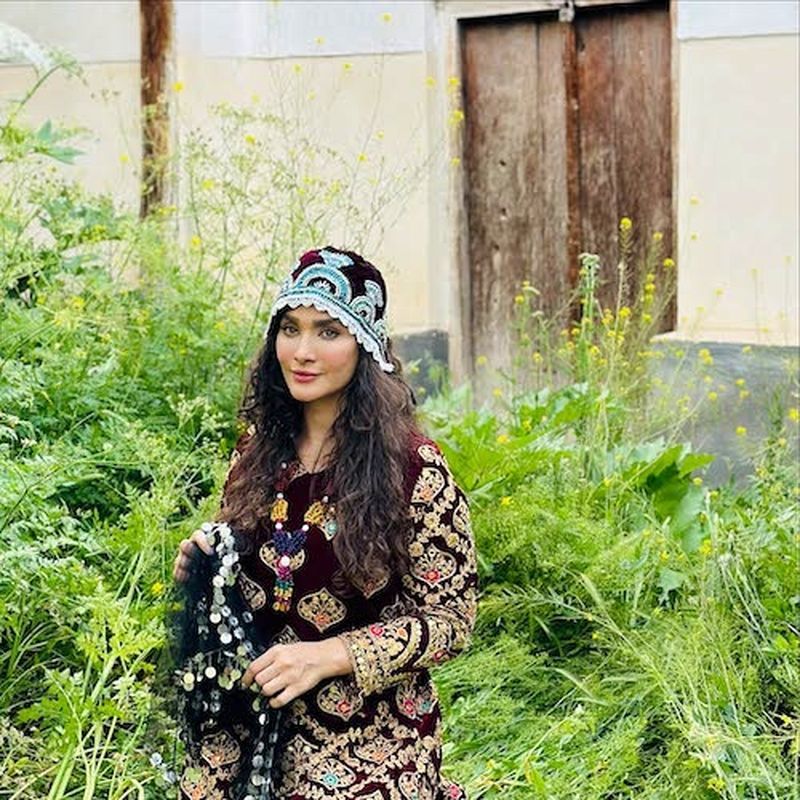 پیراهن رنگارنگ ساناز سعیدی