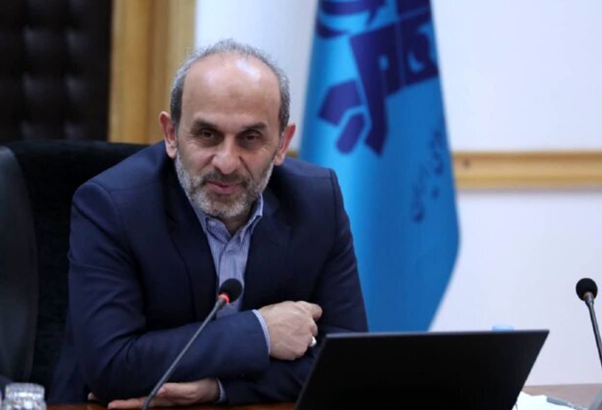رییس صداوسیما در دفتر کار جدیدش پس از موشکباران ساختمان شیشهای/ عکس
