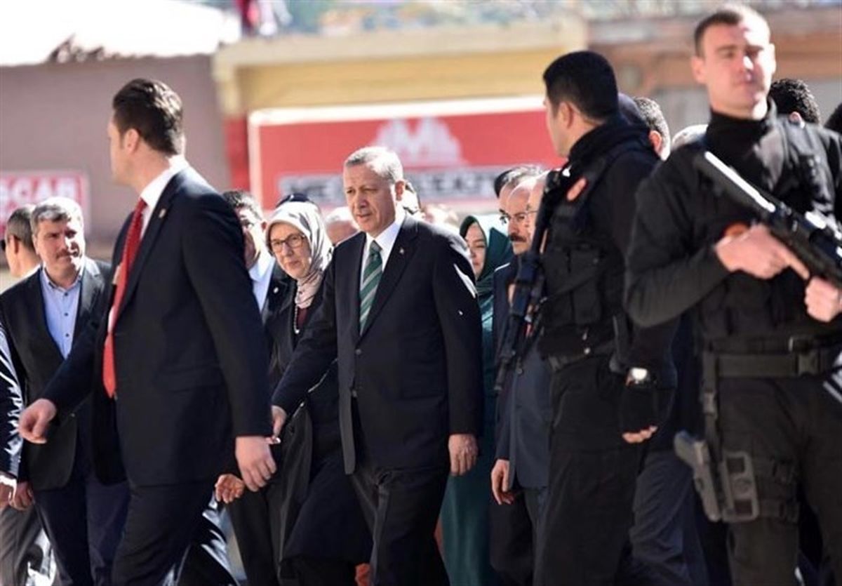 تماشا کنید| وقتی اردوغان به محافظ خود اطمینان ندارد!