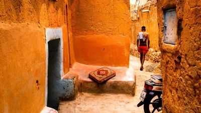 لحظه برخورد ماشین به حمیدرضا درجاتی عکاس ورزشی در پیست اتومبیل رانی