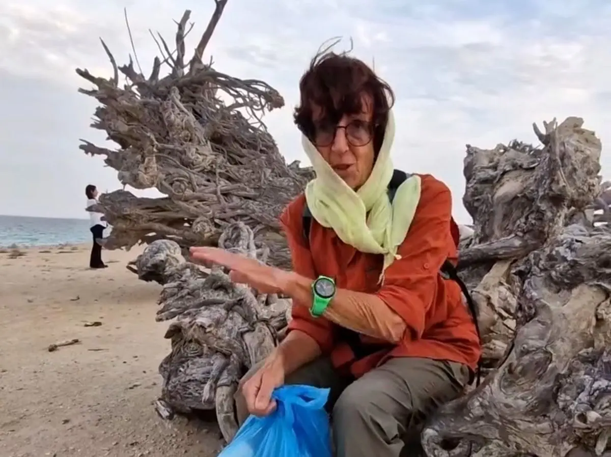 زن بلژیکی مقیم کیش عنوان رفتگر طبیعت را به خود داد (ویدیو)