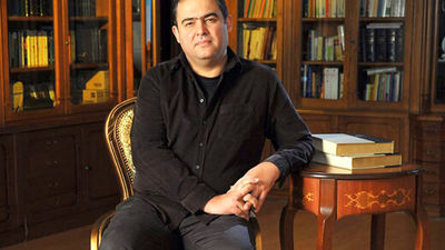 عکس زیرخاکی از حسین دهباشی و وحید جلیلی در کنار سرباز آمریکایی