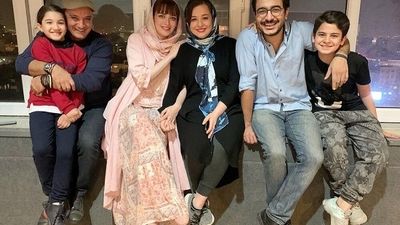 واکنش بهنوش طباطبایی به خندیدن محمد حسین مهدویان و جواد عزتی لحظه حرف زدن او در نشست خبری (ویدئو)