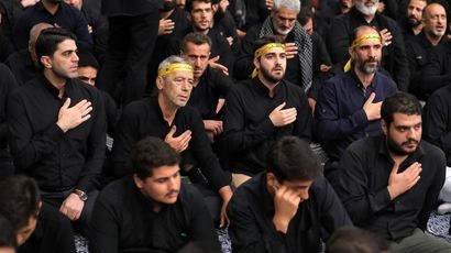 تصاویری از مراسم عزاداری شام غریبان در حسینیه امام خمینی + عکس