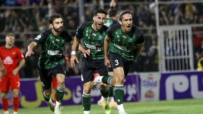 فحش و فحش‌کشی خداداد عزیزی سرپرست تراکتور و هوادارن خیبر خرم‌آباد /  پلیس دخالت کرد + فیلم