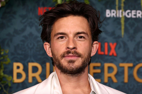 جاناتان بیلی با جذابیتی فراتر از زمان