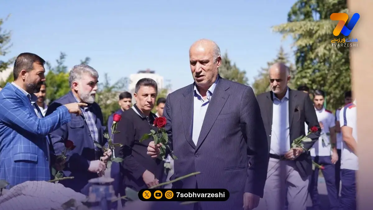 بدرقه ملی‌پوشان ایران با ادای احترام به شهدای دفاع مقدس