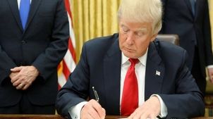 ترامپ به دردسر افتاد/ تهدید هکرها به افشای ایمیل های محرمانه
