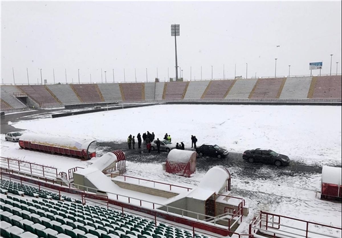 بارش برف دربی استقلال و پرسپولیس را تعطیل کرد