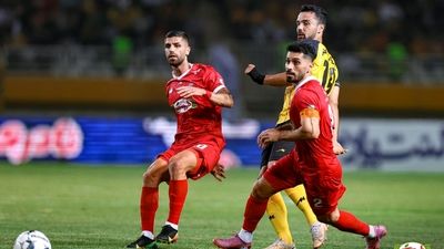 بررسی دو صحنه پنالتی سپاهان و پرسپولیس با کارشناس داوری