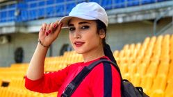 عکس‌های فائزه نسائی قهرمان دو‌ومیدانی و رفقا با تی‌شرت، لاک قرمرز و ... +بیوگرافی