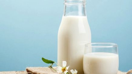 قبل از خواب، شیر گرم بخوریم یا سرد؟  + توضیحات