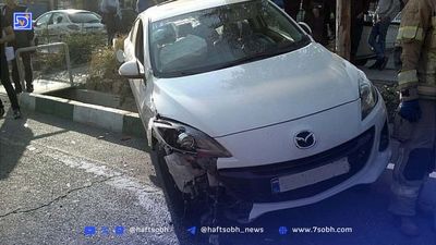 ببینید؛ لحظه تصادف عجیب بنز فوق گران قیمت در تهران!
