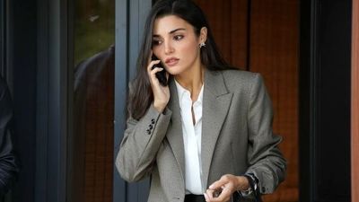 تیپ متفاوت هانده ارچل در کنار دریا؛ خانم بازیگر ترک چه جذاب شده