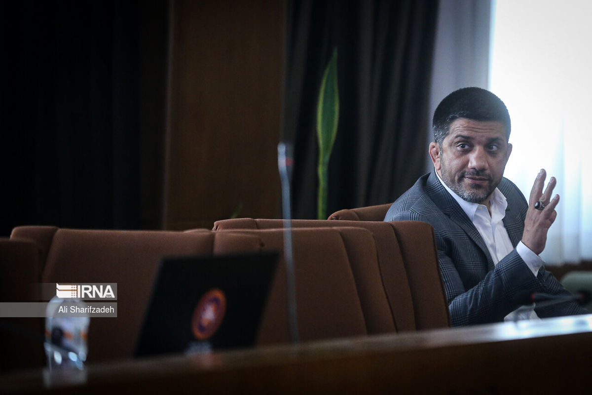 ببینید| عصبانیت علیرضا دبیر از پیمان یوسفی روی آنتن زنده