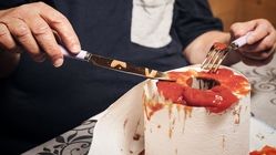 افراد مبتلا به اختلال وحشتناک پیکا بخوانند!