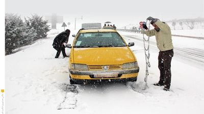 بارش برف و باران در جاده‌های ۱۳ استان کشور