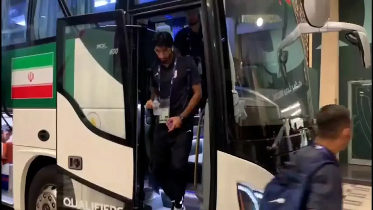 ورود کاروان تیم ملی امید ایران به ورزشگاه محل برگزاری بازی با امارات