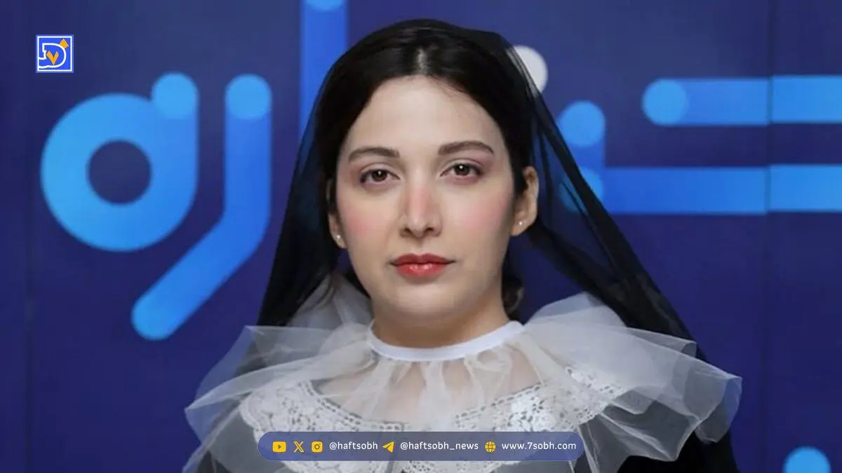 استایل یلدایی| روشنک گرامی در شب یلدا با جوراب‌شلواری قرمز