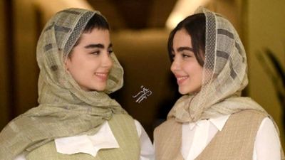 سنا حسینی، دختر نقی معمولی در کافه تهران با استایل خیره‌کننده + عکس