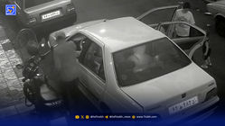 لحظه سرقت دستبند طلا توسط سارقان در محله یاخچی‌آباد