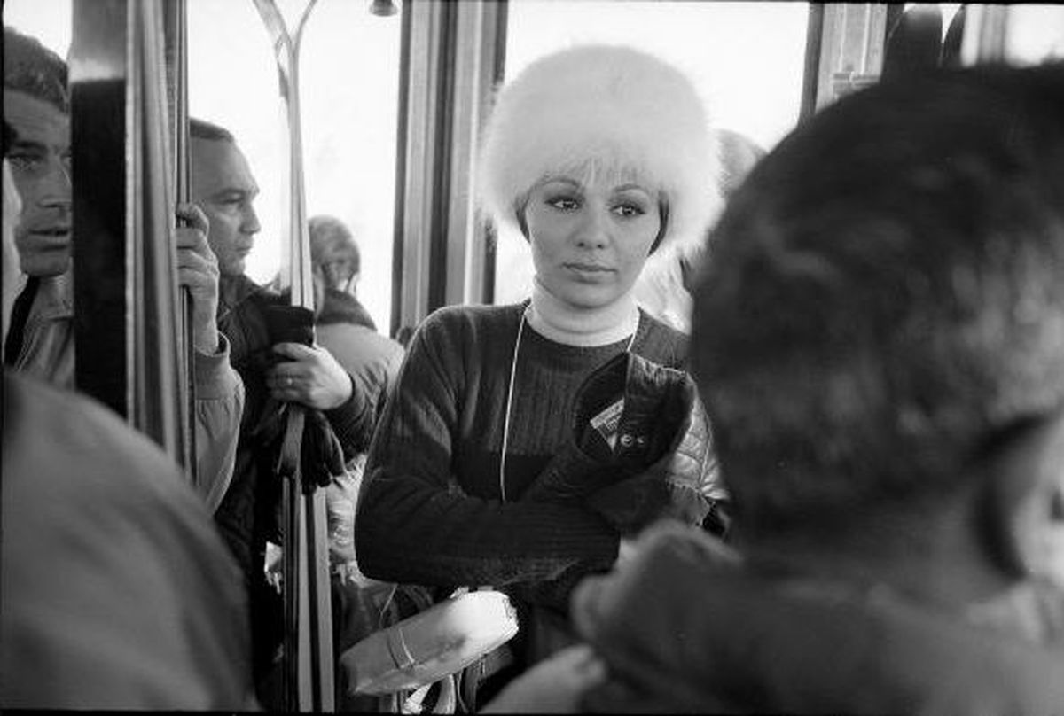  سفر زمان | فرح دیبادر حال بازی با الاغ سلطنتی