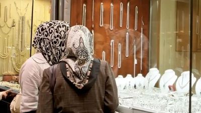 هشدار به کرجی‌ها: این زن مظنون به دزدی موبایل است!