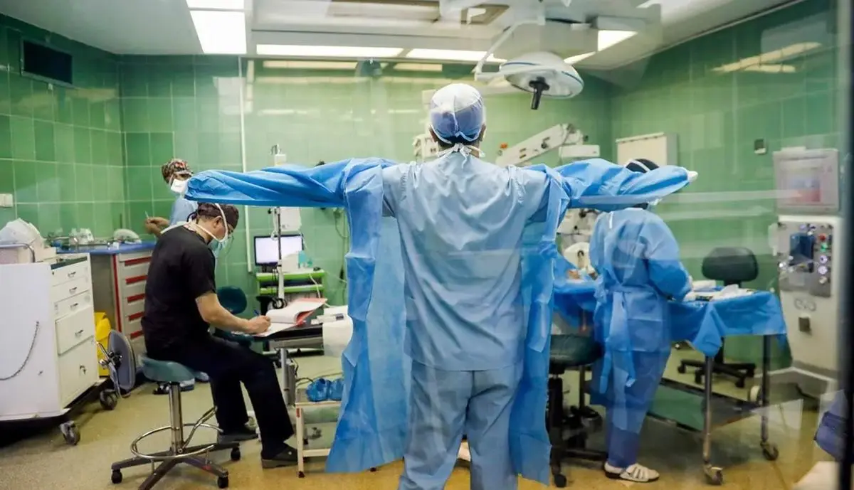 تماشا کنید | ماجرای طراحی لباس اتاق عمل اسلامی چه بود؟