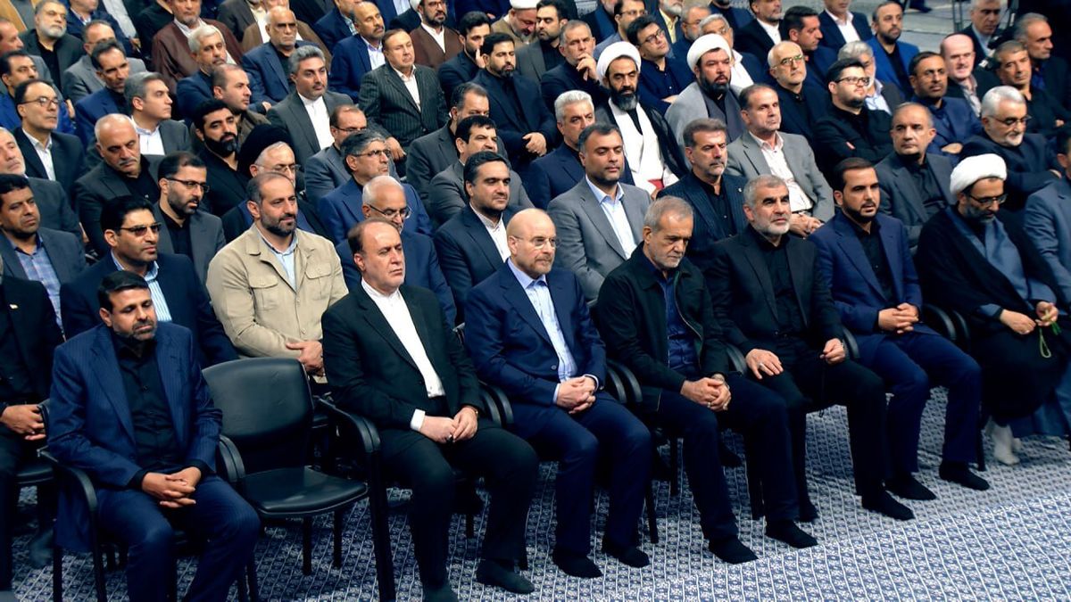 تصاویری از پزشکیان و قالیباف در دیدار با رهبری