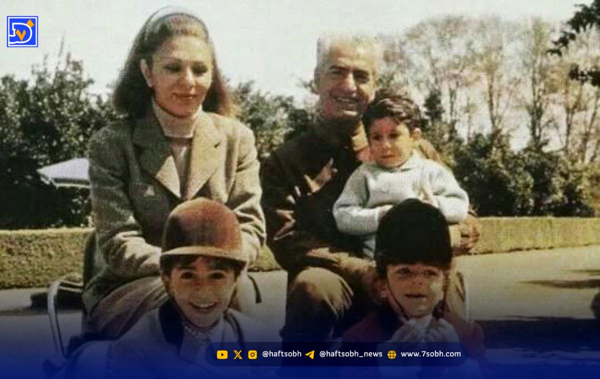سفر در زمان | خانواده و فرزندان محمدرضا پهلوی در مراسم خاکسپاری او در قاهره