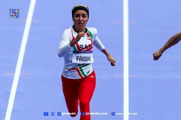 عشق و عاشقی فرزانه فصیحی دونده خوش استایل ایران با همسرش در ورزشگاه+عکس آغوش کشیدن