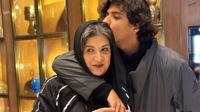  مراسم ختم مادر ریما رامین‌فر با حضور هنرمندان + فیلم