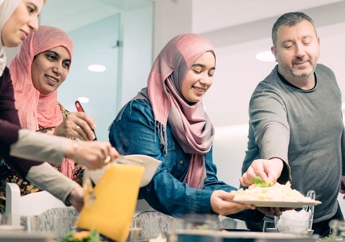  لیستی از بهترین خوراکی‌ها و نوشیدنی‌های افطاری