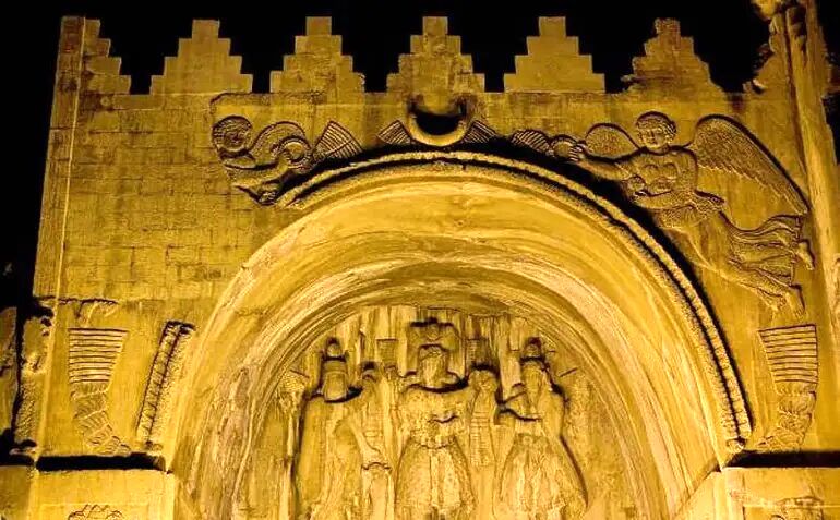 خاطرات ناصرالدینشاه: ران اسب حجاریشده در طاقبستان را نمیدانم کدام پدرسوخته شکسته است