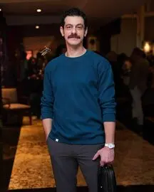 تیپ و استایل رویا نونهالی، بهنام تشکر، باران نیکراه، علی اوجی و دیگر هنرمندان در یک رویداد هنری
