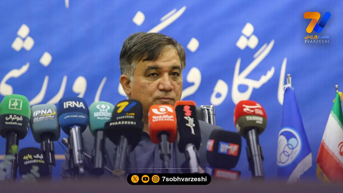 تاجرنیا صبح: به من زنگ نزنید؛ تاجرنیا عصر مقابل دوربین!