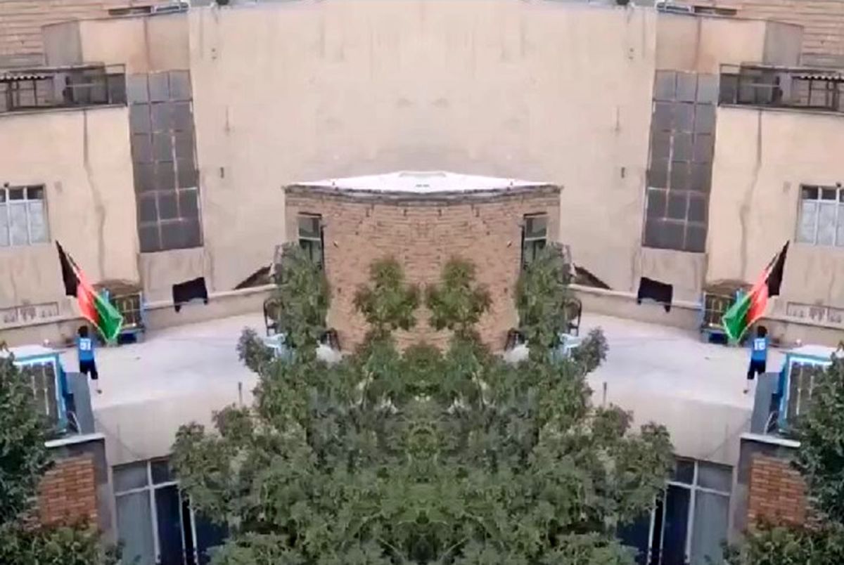 ویدئو | حقایق درباره اهتزاز پرچم افغانستان در جوادیه تهران