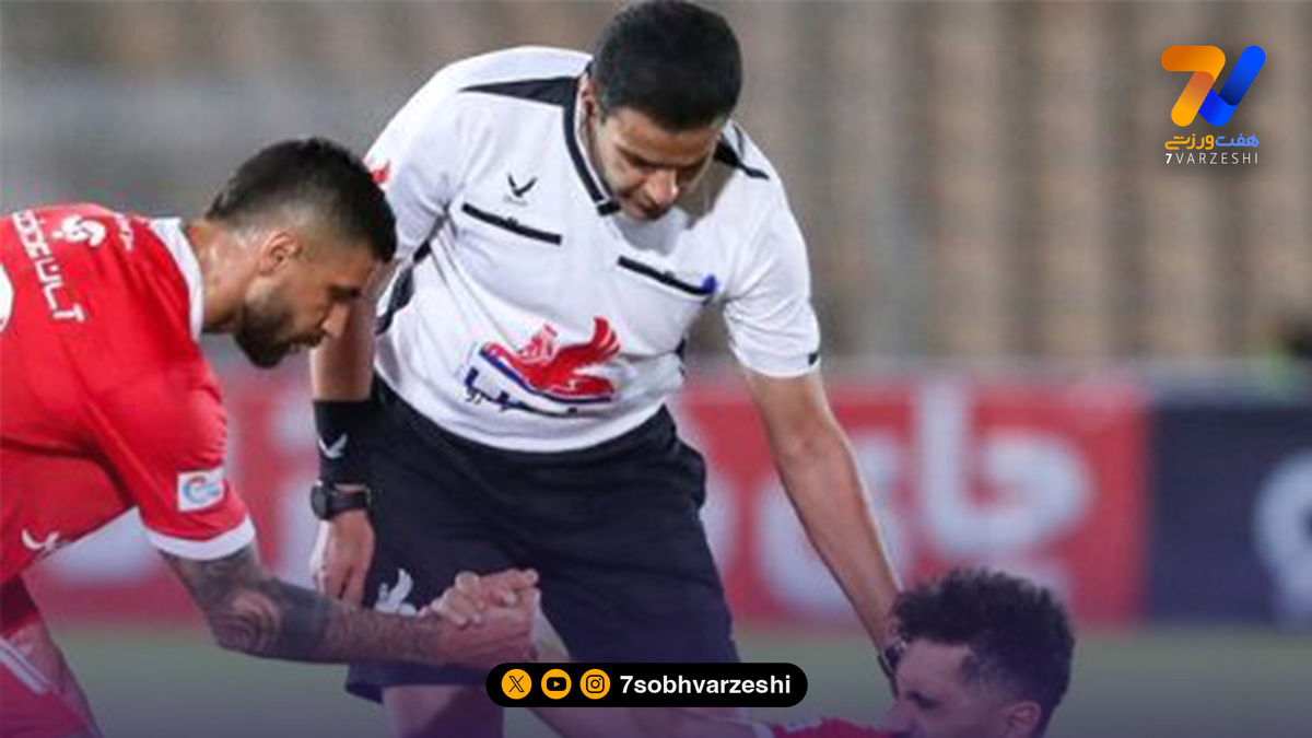عصبانیت شاگردان وحید هاشمیان در رختکن: این داور برای پرسپولیس پنالتی نمی گیرد!