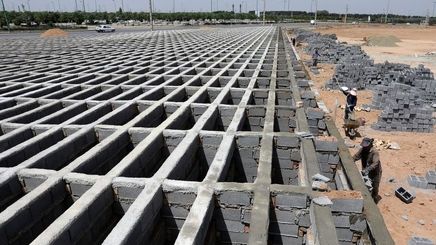 عکس لاکچری‌ترین سنگ قبر; مبلمان لوکس در دل قبرستان