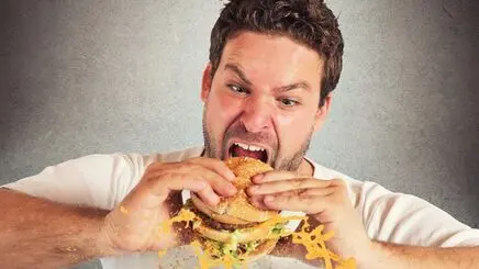 غذا خوردن بعد از چه ساعت خطر افسردگی را بیشتر می‌کند؟