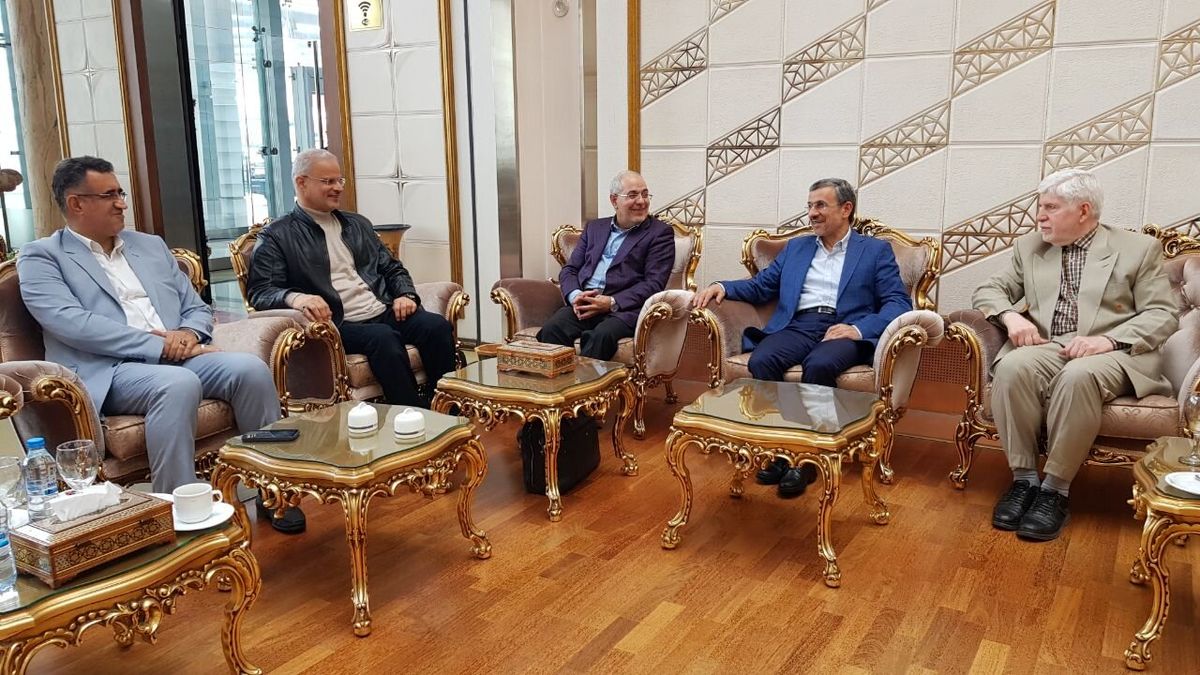 عکس | تیپ احمدینژاد در مجارستان