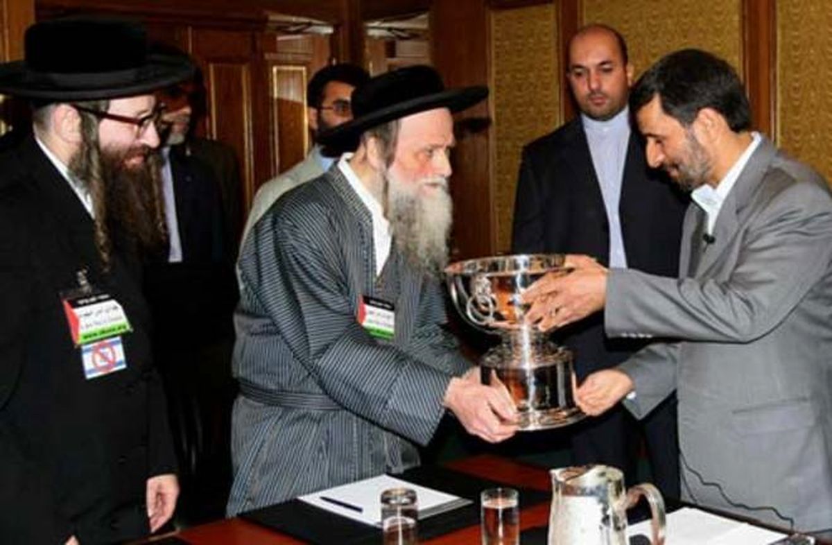 انتقاد از سکوت احمدینژاد: بیخبر از جهان!