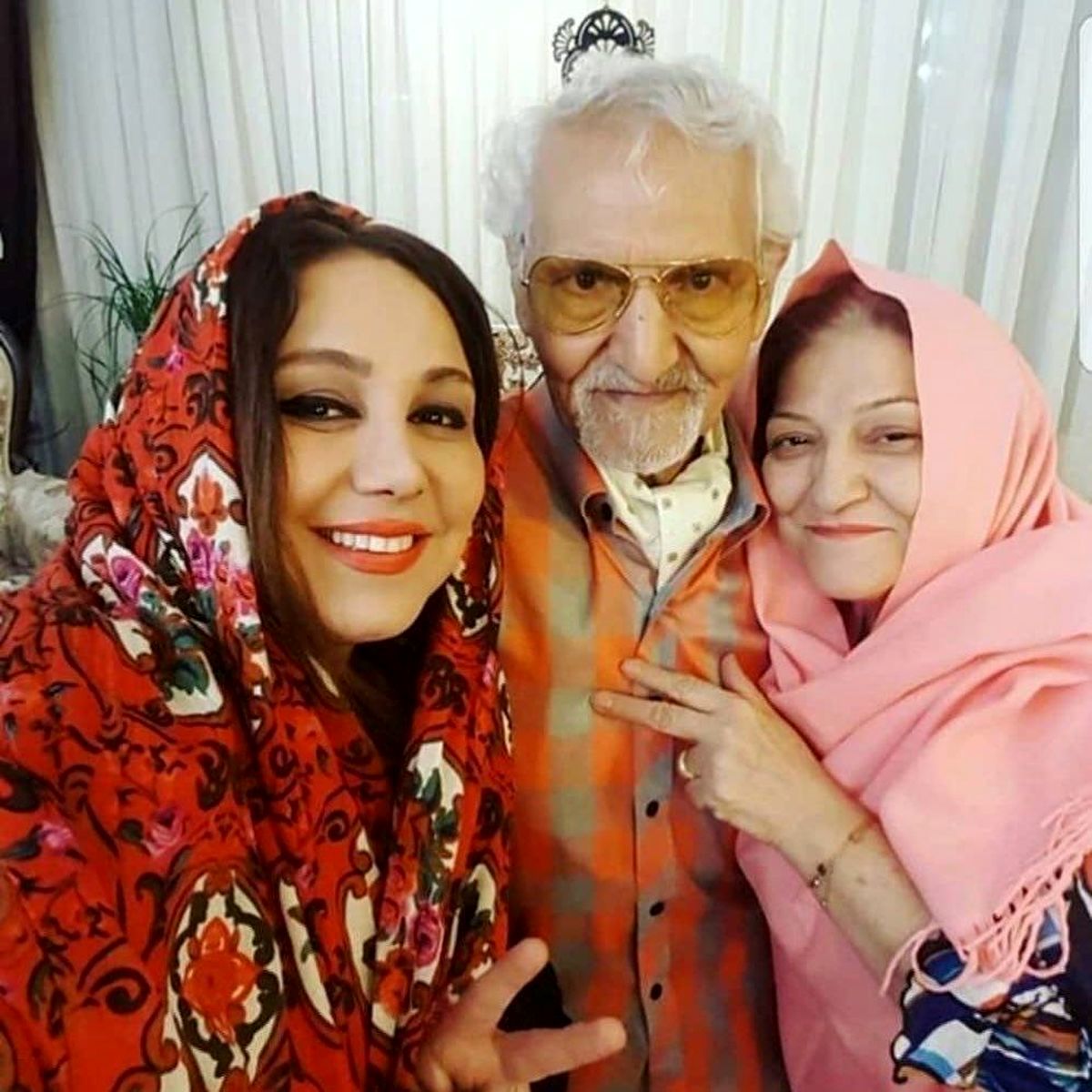 پدر و مادر بهنوش بختیاری