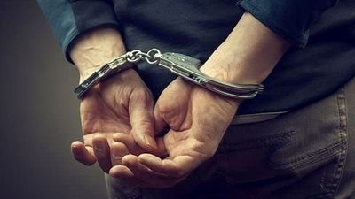 کلاشینکف در دست، نفرت در قلب