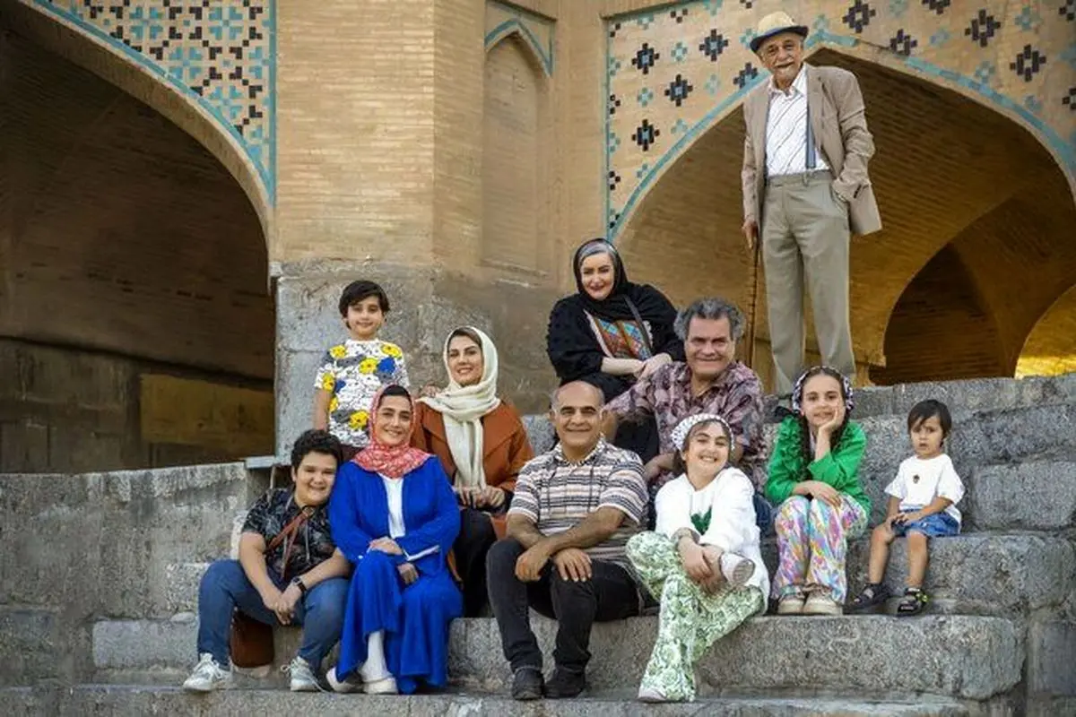 استایل شیک هنرمندان در اکران «هرچی تو بگی»؛ از نعیمه نظام‌دوست تا رضا بابک و محمد فیلی درخشان‌تر از همیشه + ویدیو